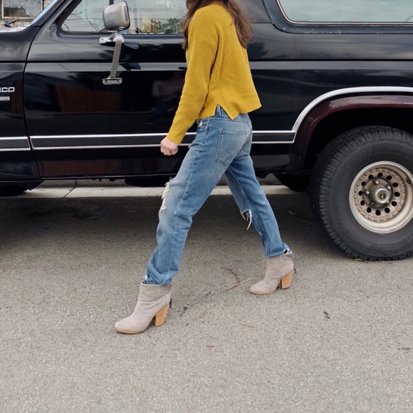 Madewell Sweaters - Madewell patch pocket pullover in gold mustard